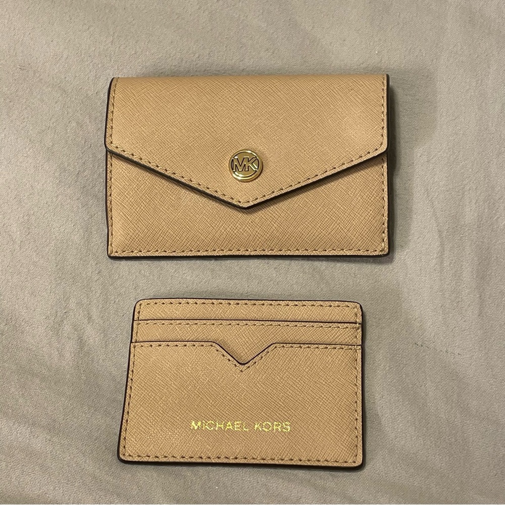 MICHAEL by MICHAEL KORS NWOT Small Saffiano Leather 3-in-1 Card Case in Tan - Picture 2 of 4
